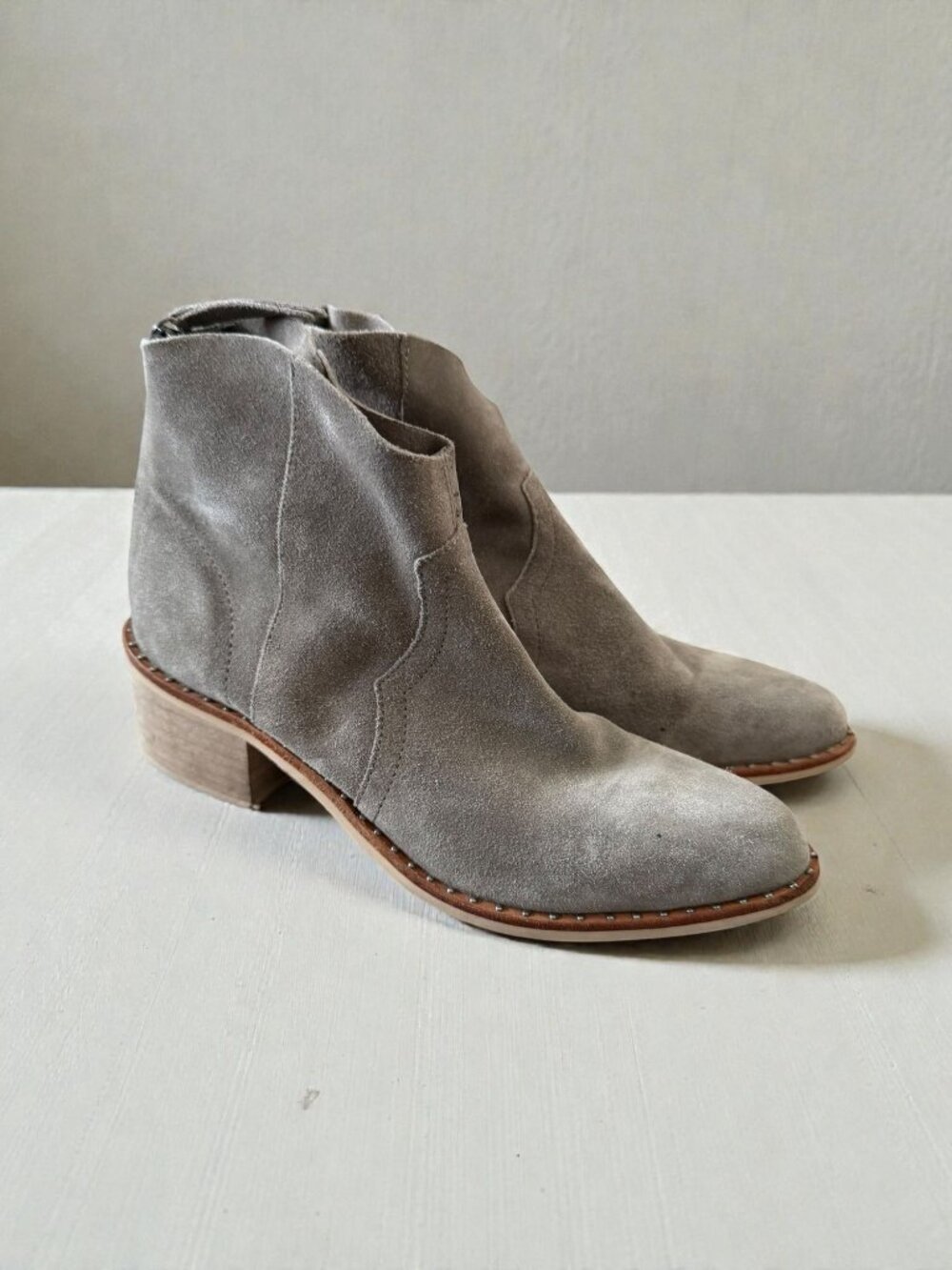 CREVO Gray Suede Ankle Pull On Boots Size 7